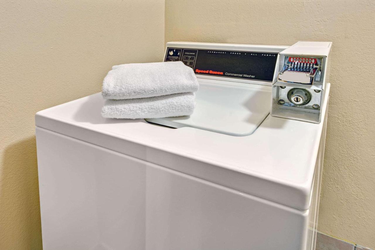 ซูเปอร์ 8 บาย วินด์แฮม อินเดียนาโพลิส Hotel ภายนอก รูปภาพ